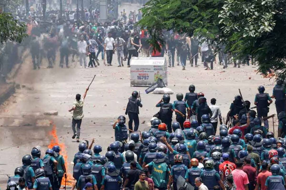 बांग्लादेश में हिंसक विरोध के बीच सुप्रीम कोर्ट ने आरक्षण के आदेश पर लगाई  रोक, अब तक 100 से ज्यादा की मौत