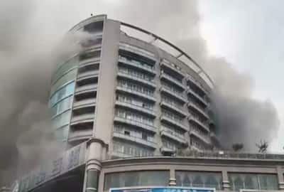 चीन में मॉल में लगी आग, 16 लोगों की मौतinternational news Fire breaks out in mall in China, 16 people killed