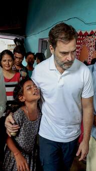 हाथरस में मची भगदड़ में मरने वालों के परिवार से मिले राहुल गांधी