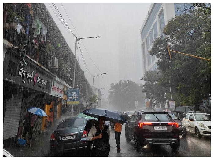 Mumbai Rains: Heavy Downpour Disrupts Flight, Train Services; IMD Issues Red Alert | Top Updates