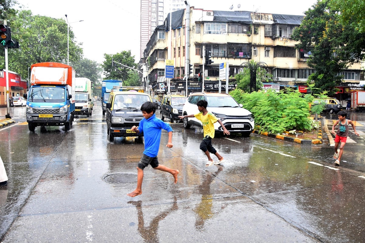 Mumbai Rains: IndiGo Alerts Passengers As Torrential Downpour Disrupt City