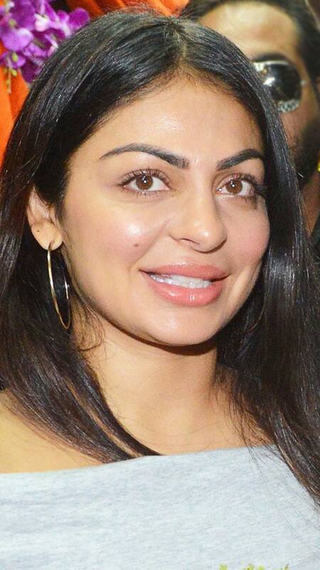Bajwa Actress 60 Photos - Moonagedaydream.film