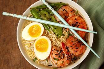 How To Make Ramen With Shrimp Snow Peas And Soft Boiled Egg At Home