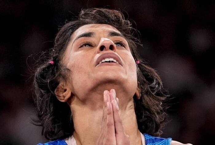 Vinesh Phogat, Vinesh Phogat CAS hearing, Vinesh Phogat CAS hearing verdict, Vinesh Phogat Paris Olympics disqualification Vinesh Phogat, Vinesh Phogat news, Vinesh Phogat updates, Vinesh latest updates,