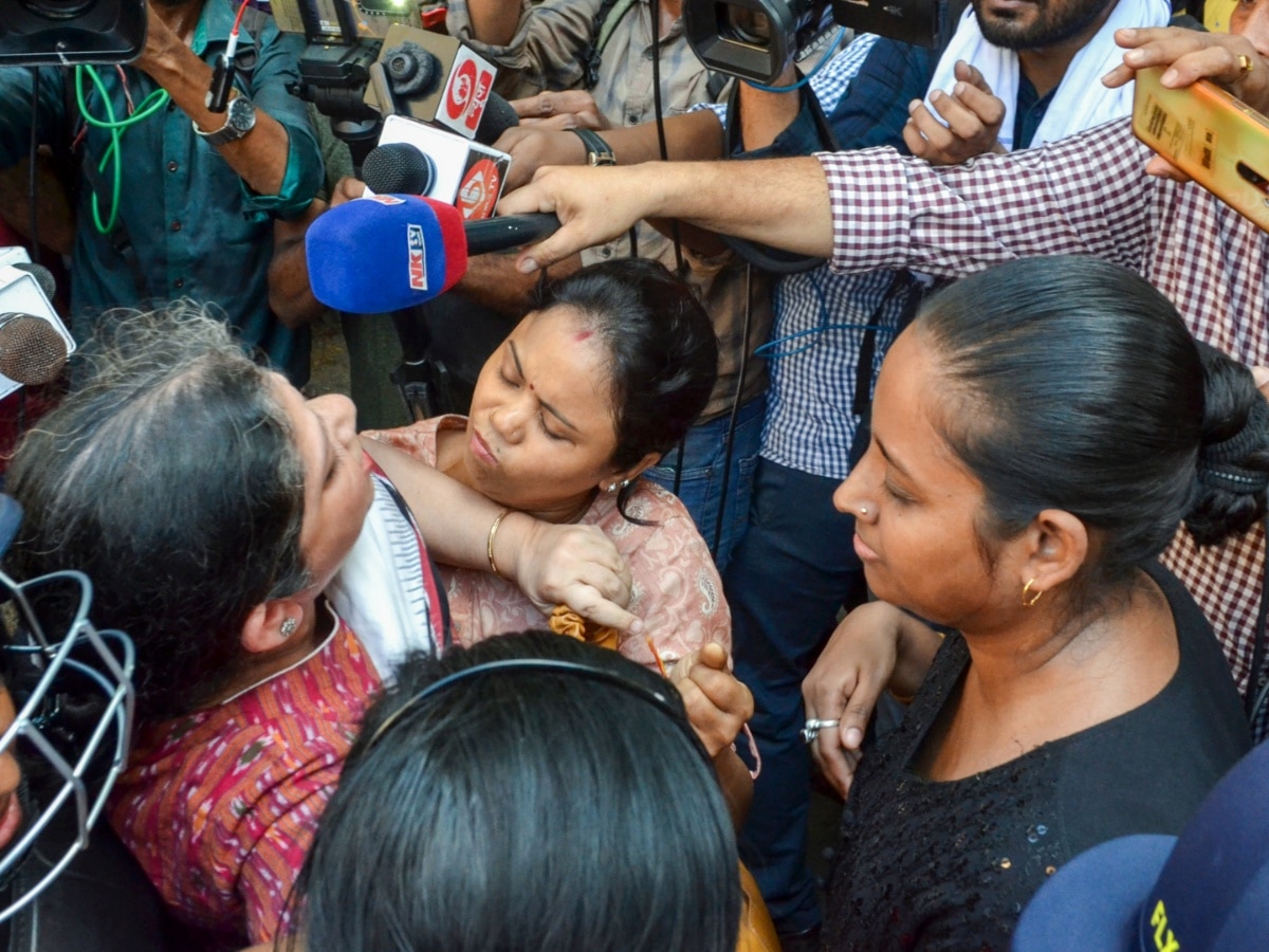 Kolkata Rape And Murder: BJP Mahila Morcha Workers Protest Inside ...