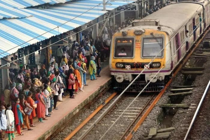 Mumbai, Malad Station, Goregaon, Kandivali, trains, Churchgate, Indian Railway, Indian Railways, Virar, Western Railway