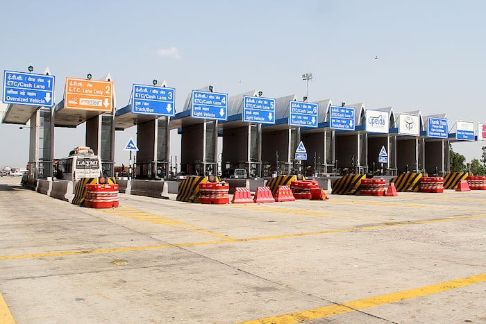 Toll-free, Queues, Toll Plazas, NHAI, National Highways Authority of India, boom barriers, complaints, NH Fee Rules 2008, toll booths, vehicles, traffic, live feed