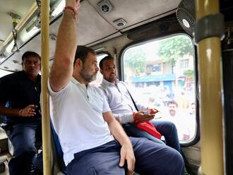 राहुल ने फिर जीता लोगों का दिल, टैक्सी के बाद अब DTC बस में की यात्रा । PHOTOS
