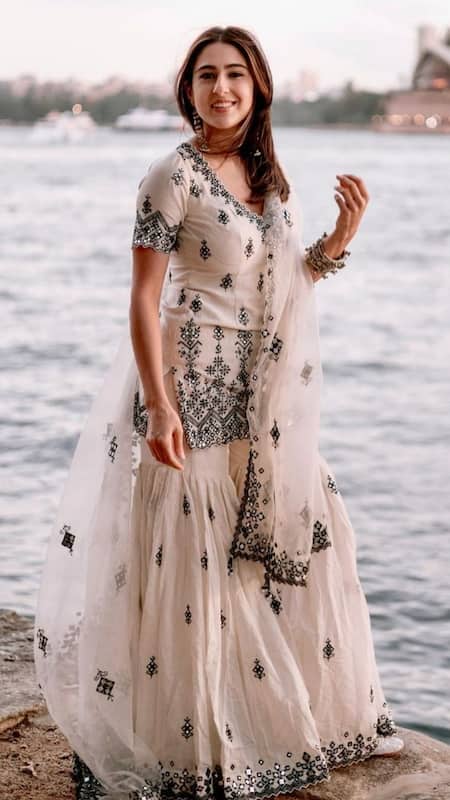 sara khan dresses design Sarah Khan epitomizes refined elegance on 'Hum Style Awards' in a ravishing floor length Cream Pishwas adorned with zardozi work and gorgeous gold tassels, paired with pure Kimkhab shawl Hand Embriodered to
