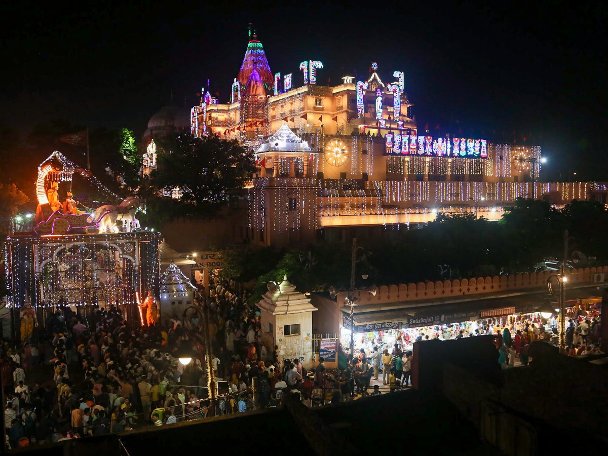 Krishna Janmashtami 2024 LIVE Soaked In Religious Fervour, Devotees