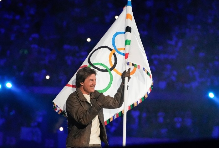 Tom Cruise and his epic “Mission Impossible” stunt are highlights of the closing ceremony of the 2024 Olympic Games in Paris