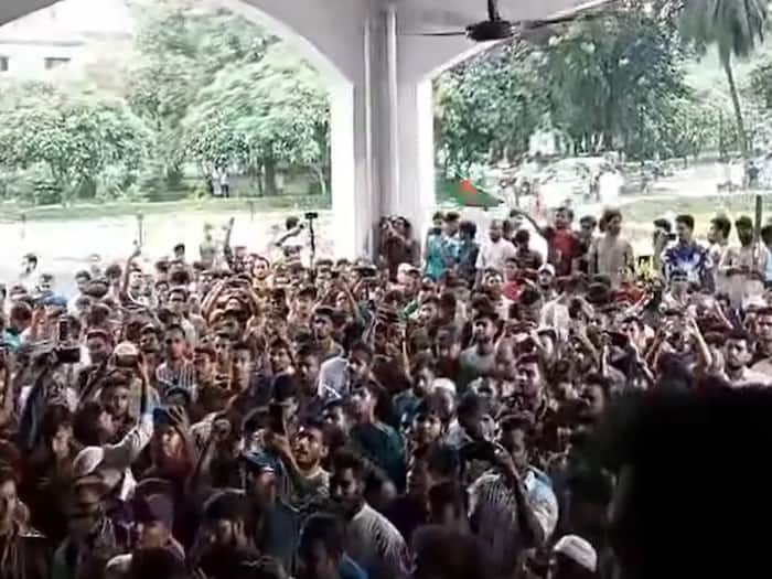 Fresh Protests In Bangladesh As Hundreds Surround Supreme Court, Give Ultimatum To Chief Justice To Resign - WATCH