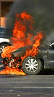 10 रु की ये चीज आपकी कार को कर सकती है राख, क्या आप भी रखते हैं?