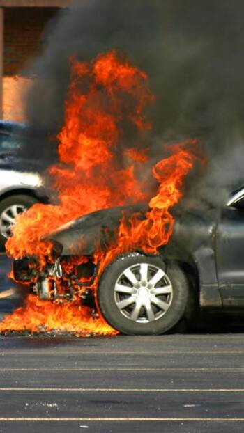 10 रु की ये चीज आपकी कार को कर सकती है राख, क्या आप भी रखते हैं?