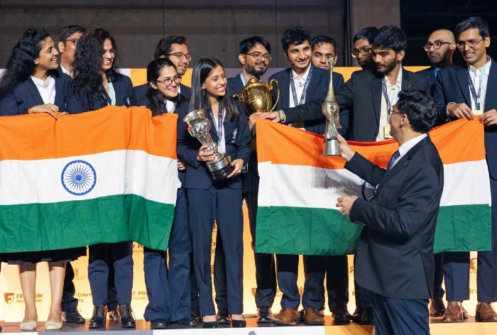 Indian chess stars Vidit Gujrathi, Harshit Raja and captain Srinath Narayanan let loose on the dance floor in Budapest