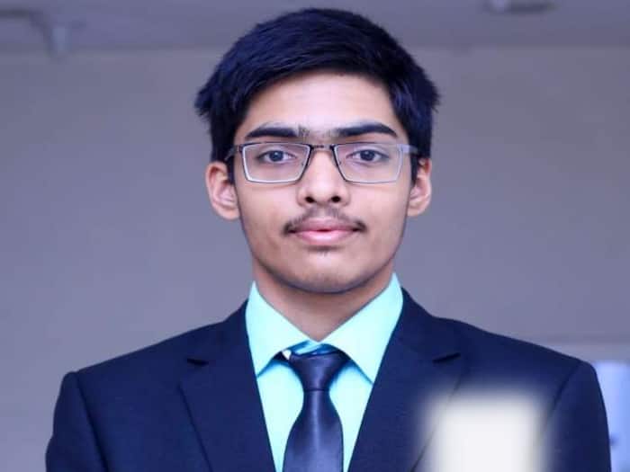 Meet man, who was IIT-JEE topper, got 100 percentile, but didn't take admission in IIT because...