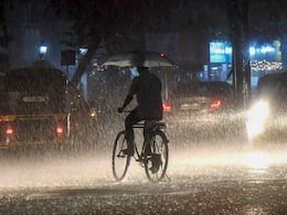 Mumbai rains: After IMDs RED alert, heavy chaos at railway stations, several flights cancelled, diverted; Check details inside