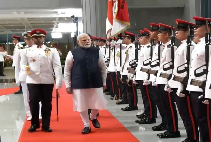 PM Modi Arrives Singapore; Receives Ceremonial Welcome At Singapore’s Parliament House 