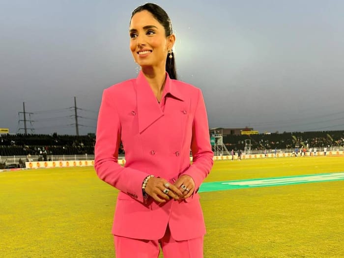 Zainab abbas television host