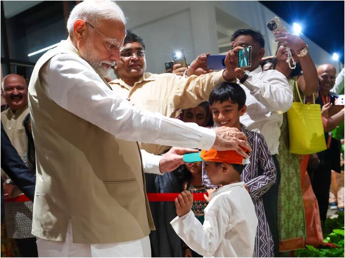 PM Modi gives Ashirwad to Child