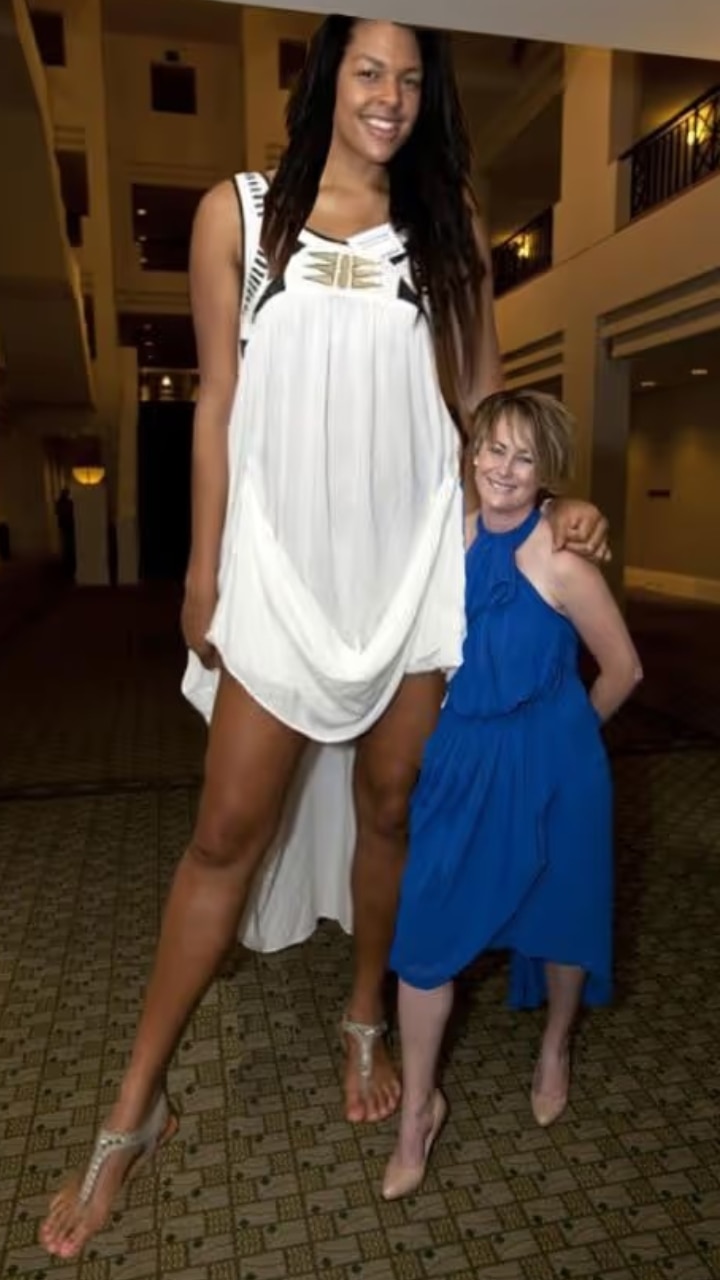 the-tallest-girl-in-the-world-pictured-world-s-tallest-woman-takes
