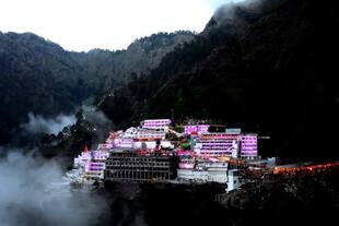 2 Devotees Dead, 3 Seriously Injured Following Landslide At Vaishno Devi Track: Video Surfaces