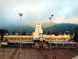तिरुपति के 'प्रसादम' की घटना के बाद लखनऊ के इस फेमस मंदिर में बाहर से प्रसाद लाने पर पाबंदी