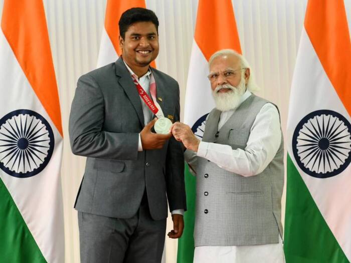 Yogesh Kathuniya with PM Modi