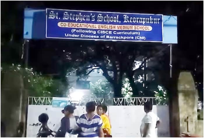 girls moltested in kolkata