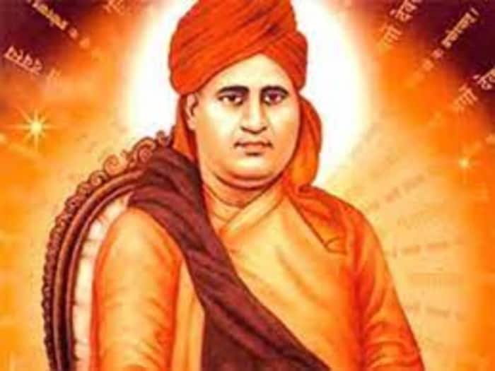 Contribution of Swami Dayanand Saraswati: Swami Dayanand Saraswati, the founder of Arya Samaj, reformed the Indian education system and fought for the right to education of women, which gave a new direction to education.