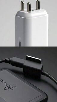 Mobile Charger काले या सफेद रंग के क्यों होते हैं?