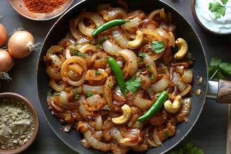 8 Easy Steps To Prepare Rajasthani Malai Pyaaz Sabzi