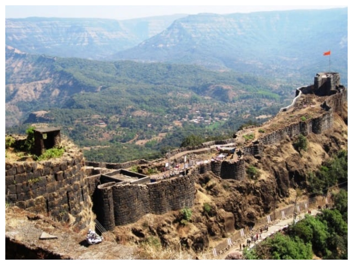शिवनेरी किला: यहां है वो तालाब जहां बचपन में तैरते थे शिवाजी, चारों ओर से  चट्टानों से घिरा है फोर्ट