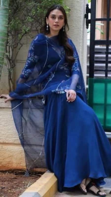 Alia Bhatt to Tamannah Bhatia: Royal Blue ethnic outfits for Navratri day 7 Alia Bhatt to Tamannah Bhatia: Royal Blue ethnic outfits for Navratri day 7