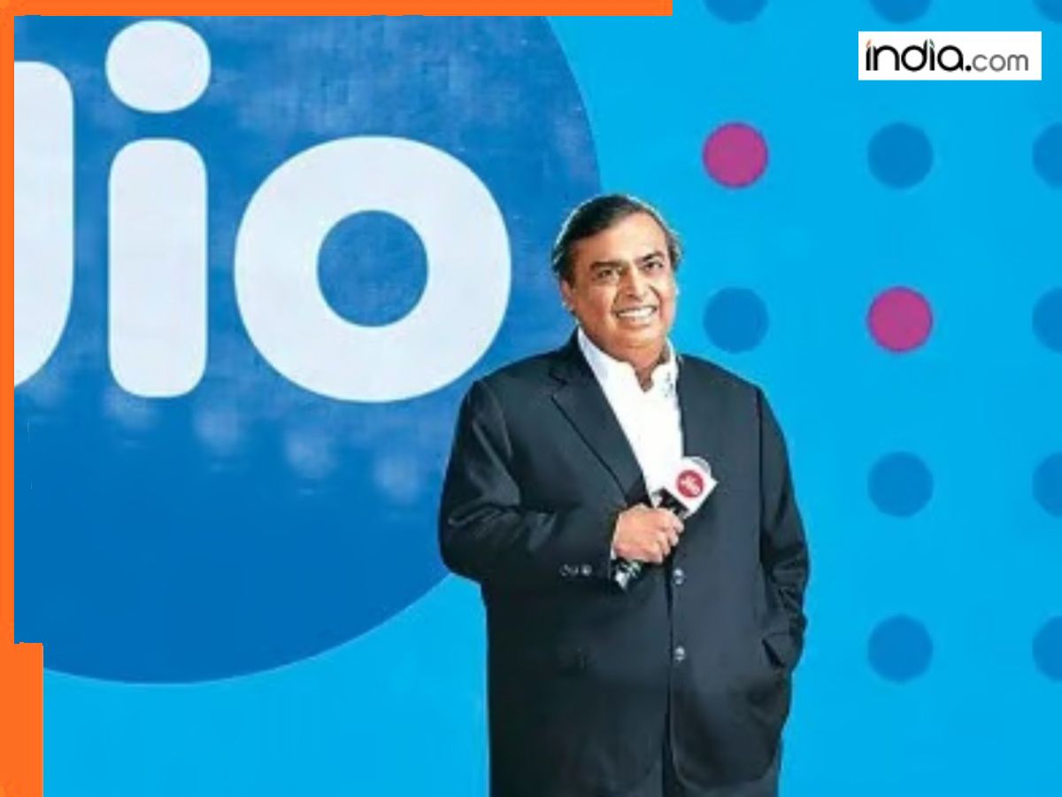 Mukesh Ambani’s super plan for Jio customers, unlimited calling, 14 GB data, 300 SMS and much more for just Rs….