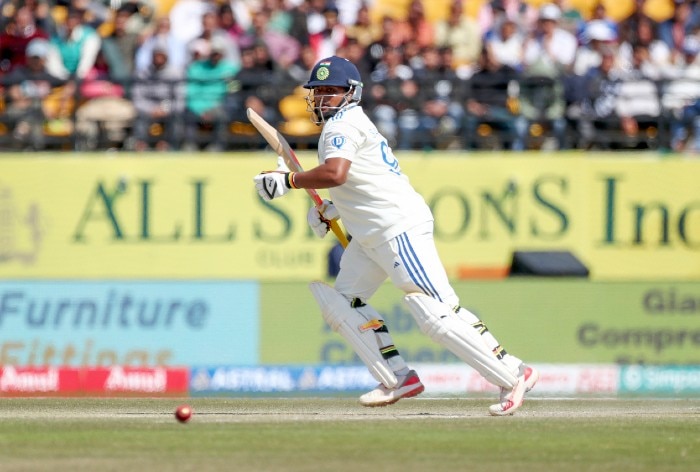 Sarfaraz Rind WATCH: Mumbai run-machine Sarfaraz Khan brings up 15th first-class ...