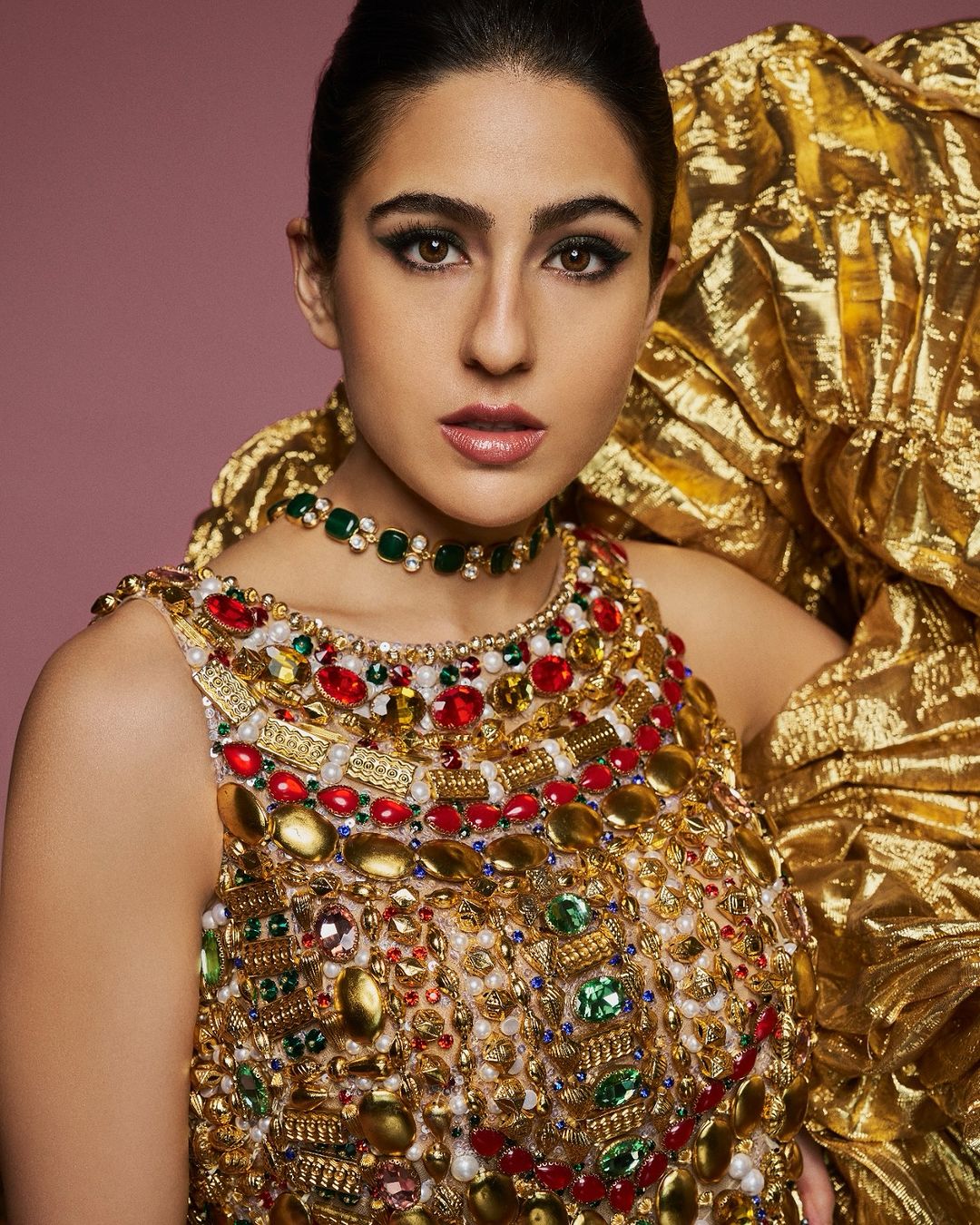 Sara Ali Khan exudes royal grace 