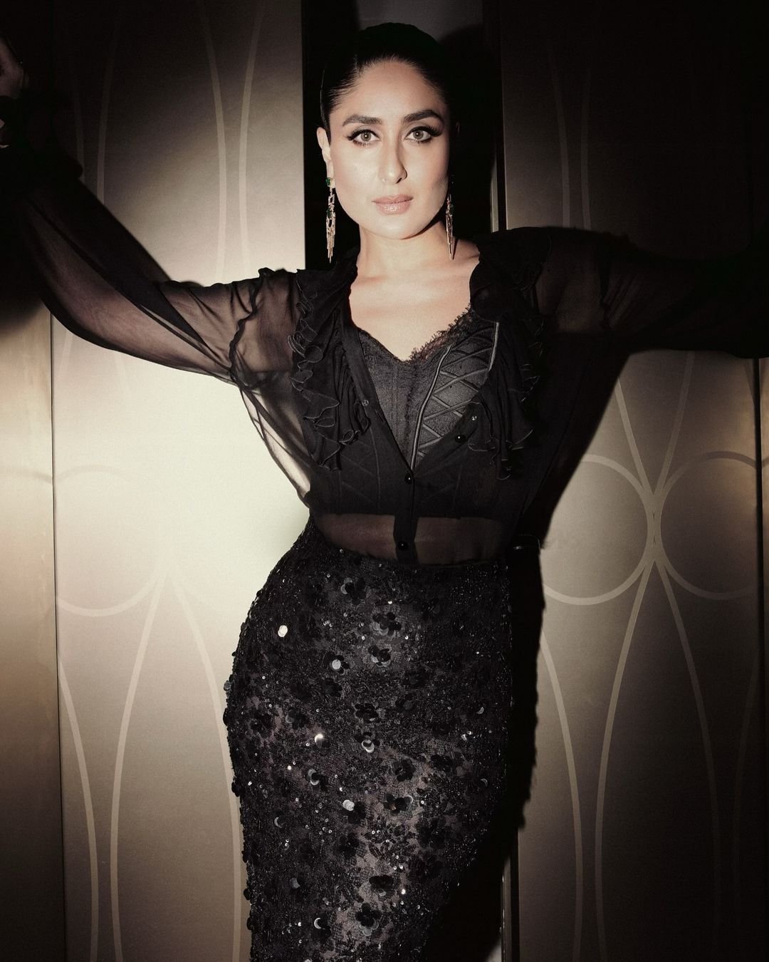kareena kapoor sequin dress Sparkly Gold Dress with Handbag