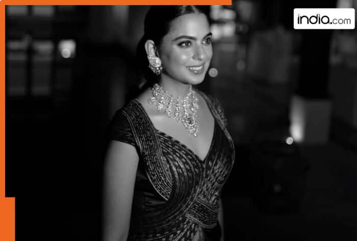 Isha Ambani stuns in a beautiful saree gown.