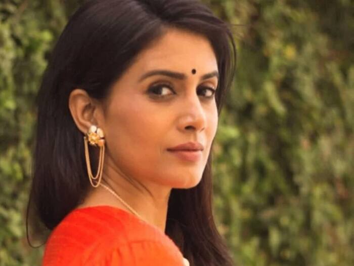 Sonali kulkarni with sanjay