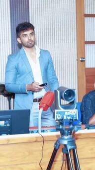 Who is this actor? Has worked with Amitabh, Shah Rukh Khan