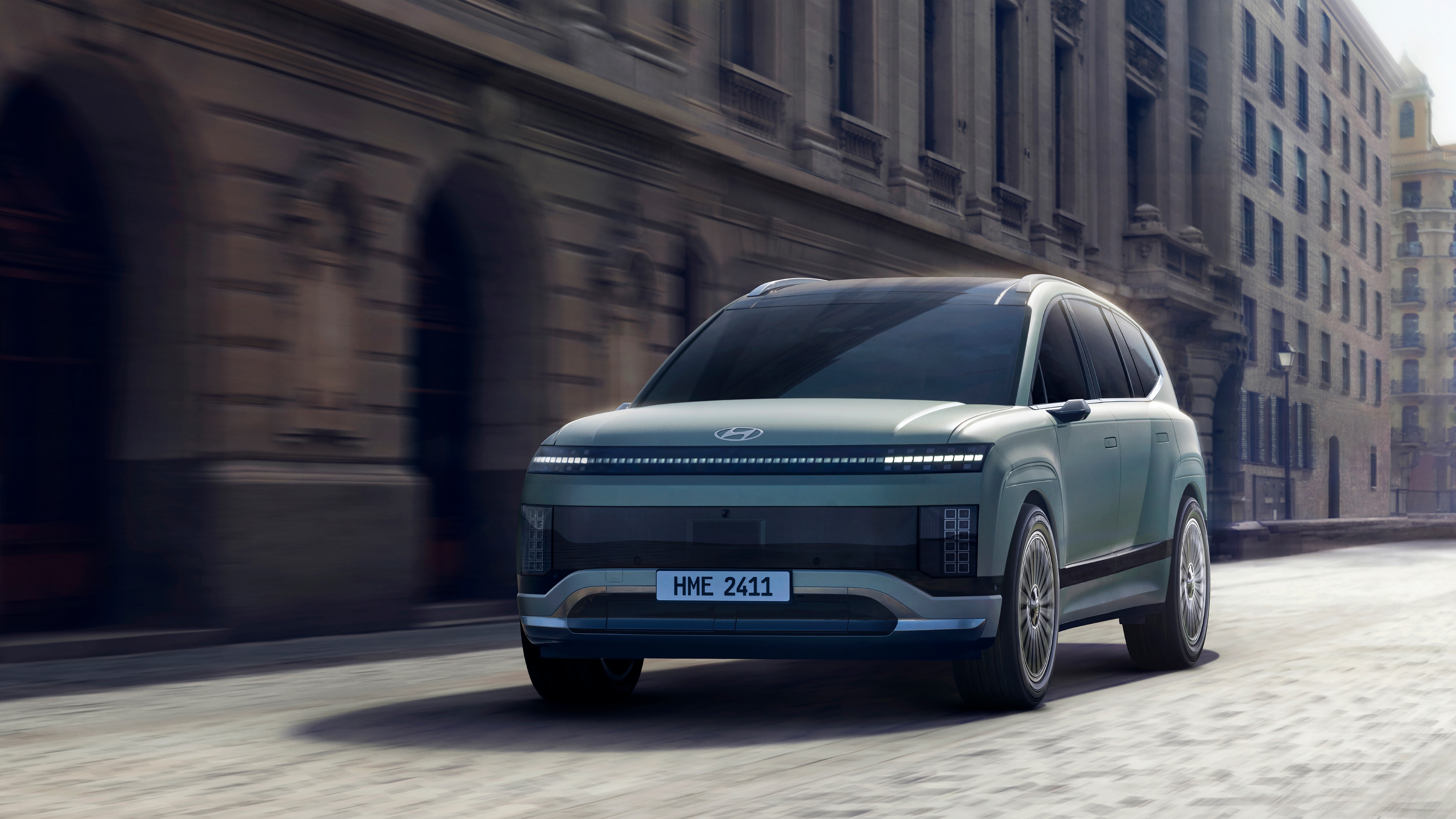 A Luxurious Electric SUV for the Future