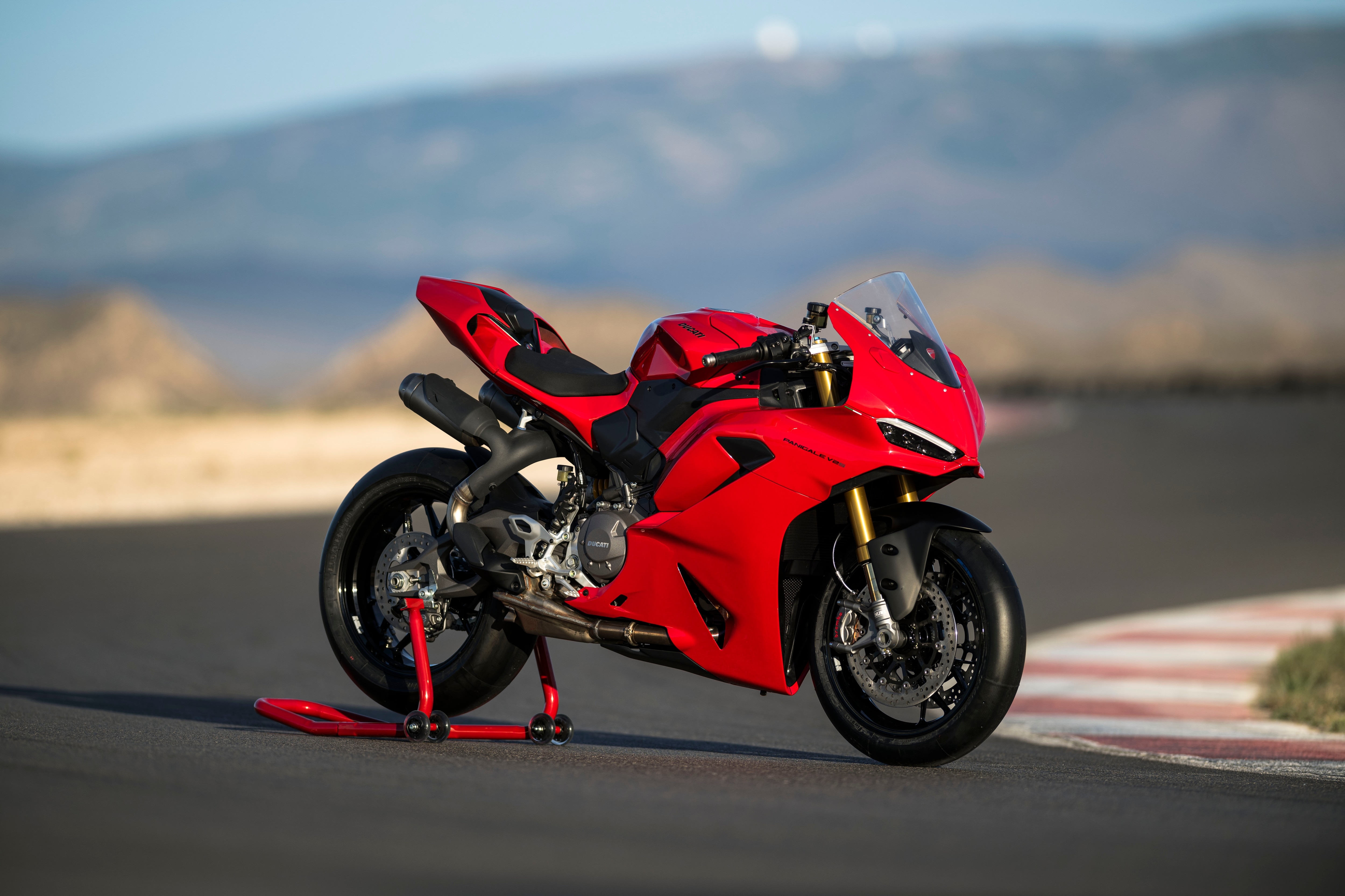 Ducati Unveils New Lightweight Panigale V2 and Streetfighter V2 at EICMA