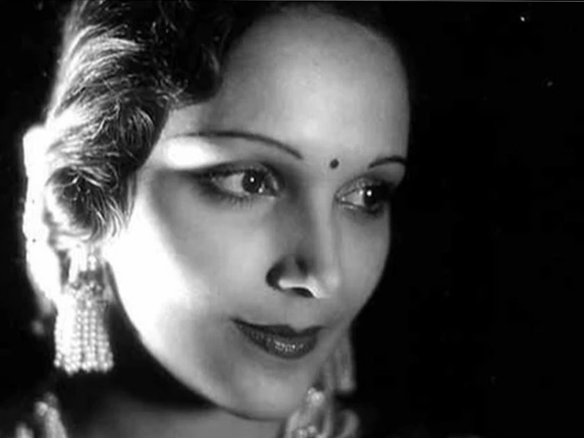 devika rani longest kiss