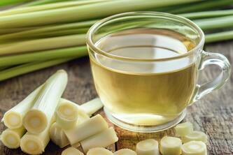 10 Surprising Health Benefits Of Lemongrass Tea This Winter