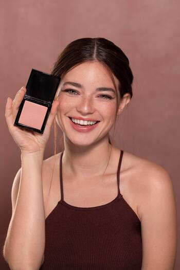 Achieve a Glowing Look with Makeup Under Rs 399!