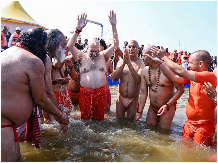 Amit Shah takes a holy dip at Triveni Sangam in Prayagraj