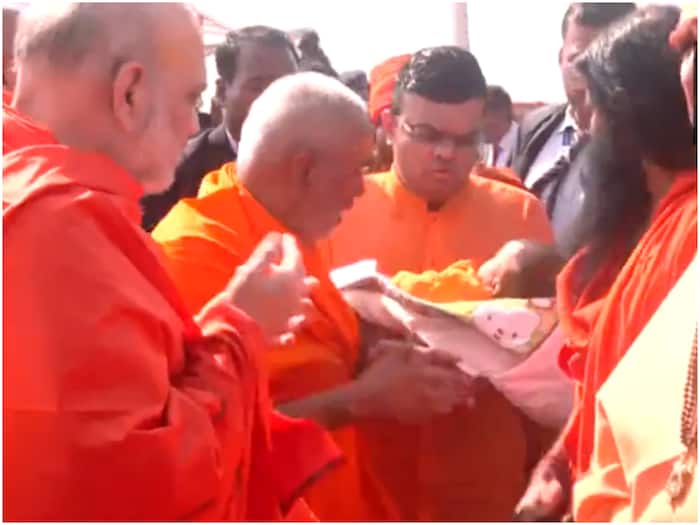 Amit Shah takes a holy dip at Triveni Sangam in Prayagraj