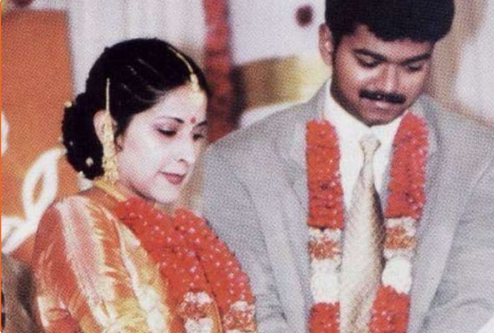 Meet superstar Thalapathy Vijay's wife, daughter of an industrialist, has a net worth of Rs 400 crore, her name is...