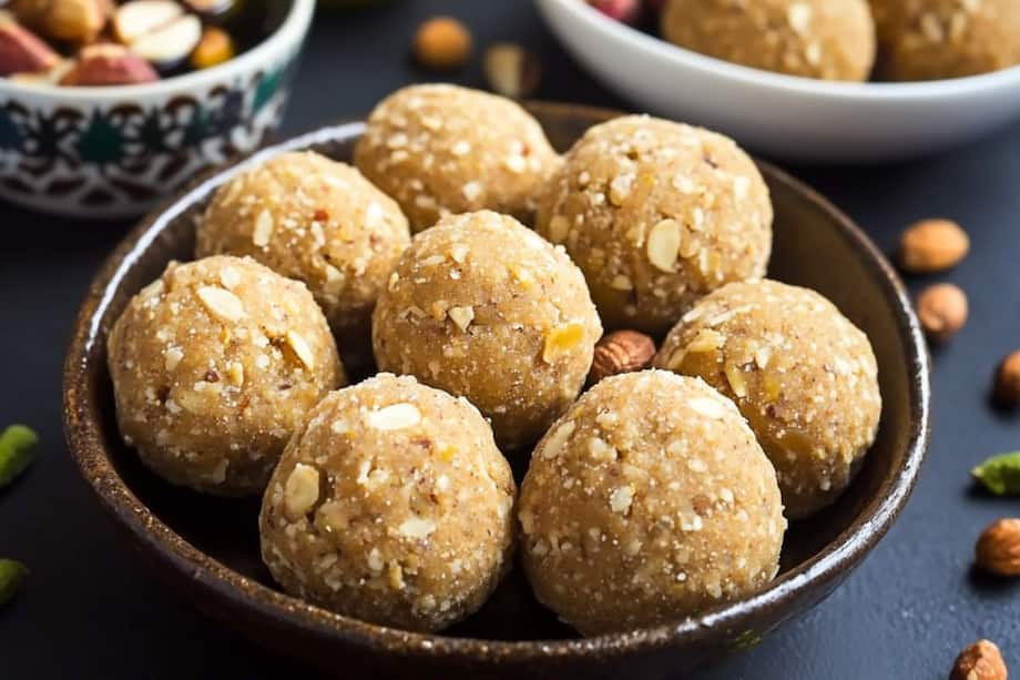 Warm Up This Winter With Homemade Besan Laddoo: Here's How